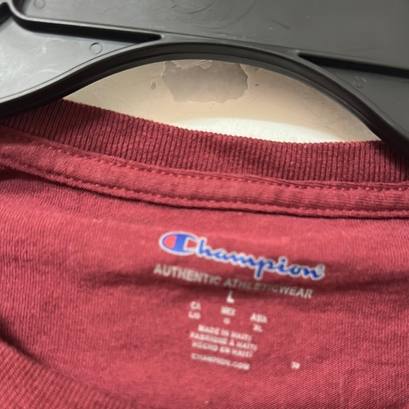 Champion Maroon Short Sleeve Tee Comfortable and Stylish - Picture 2 of 2